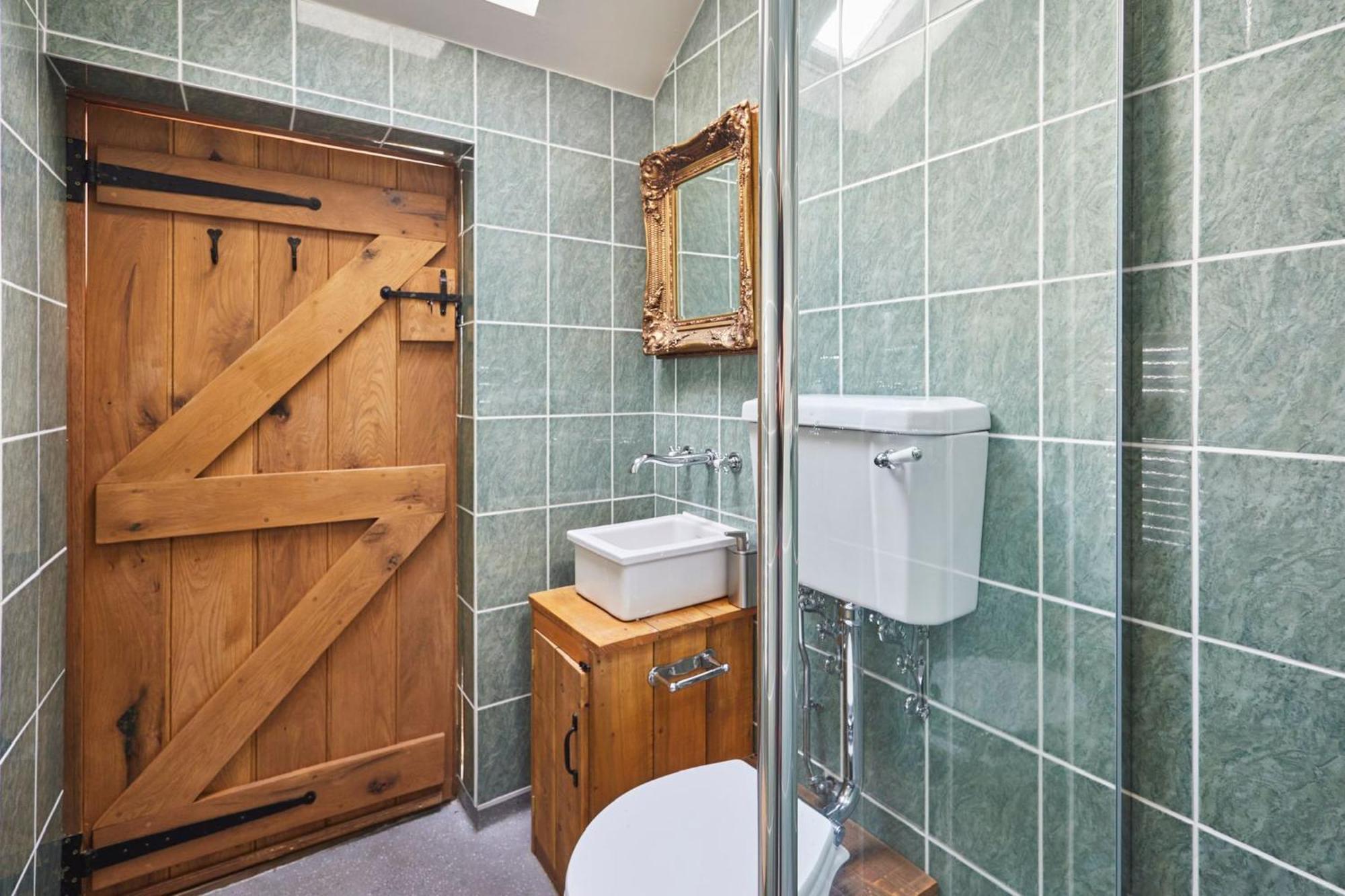Secluded Country Cabin With Spectacular Views & Private Hot Tub Chalet