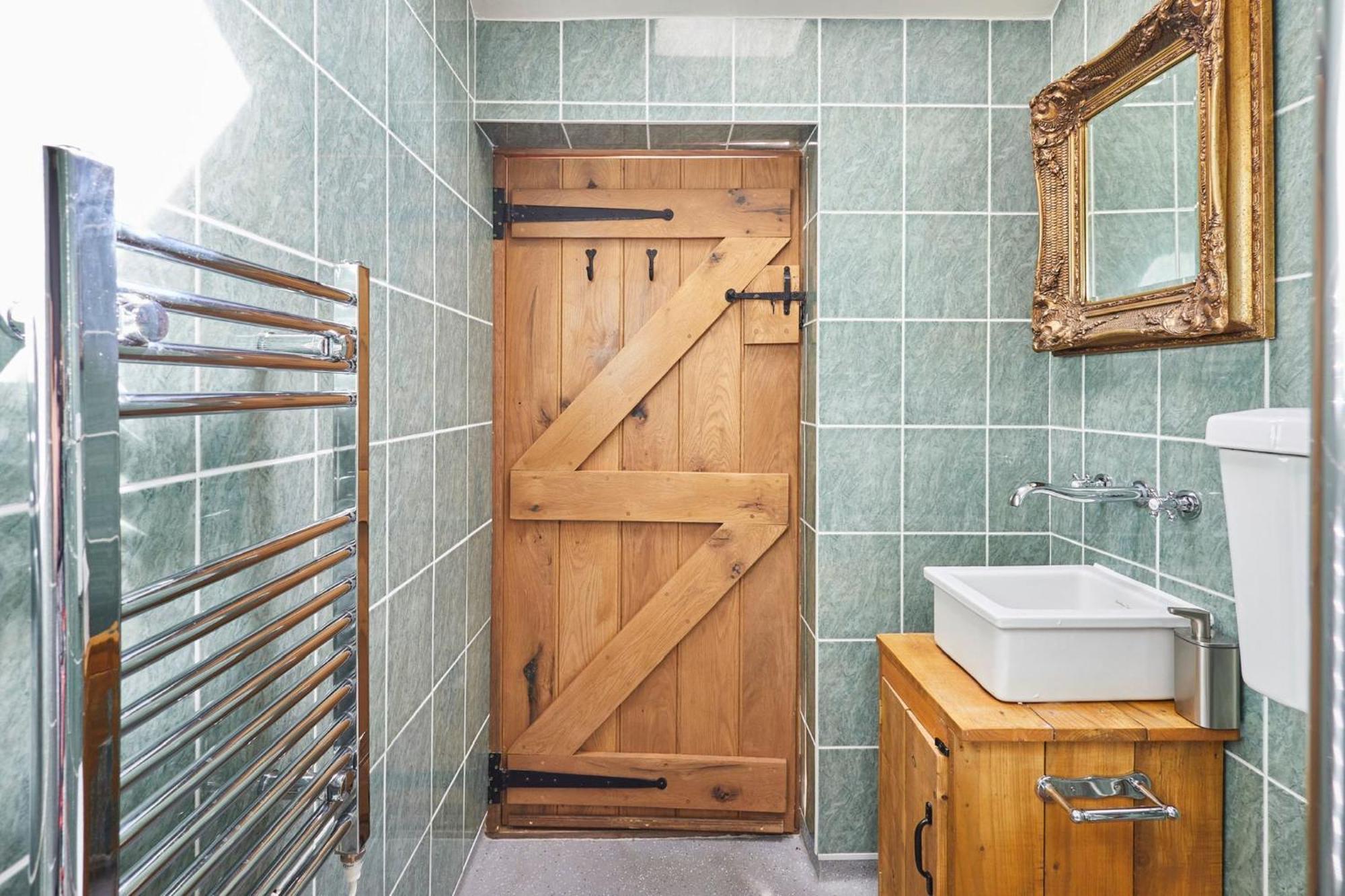 Secluded Country Cabin With Spectacular Views & Private Hot Tub Chalet